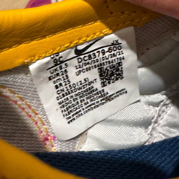 Nike sneakers for toddlers (size 9C) - Picture 4 of 4